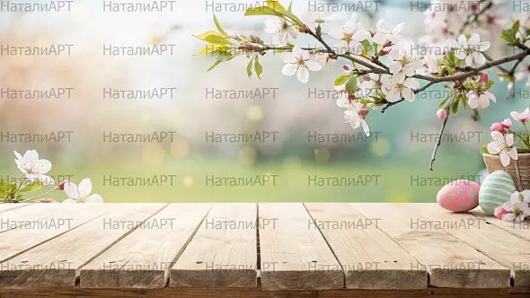 Цветущая ветка сакуры и пасхальные яйца на деревянном столе — идеальный фон для весенних и пасхальных проектов